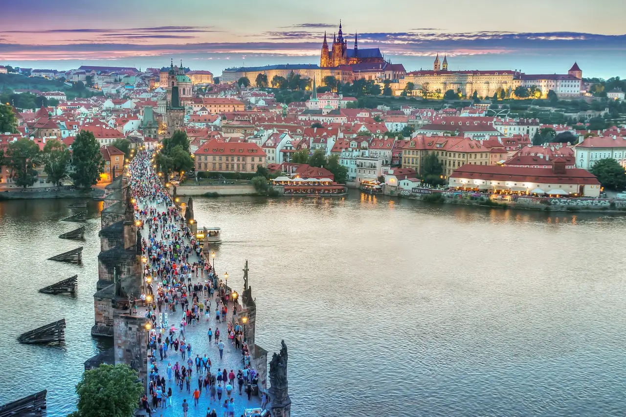 Praga: Cinque Esperienze Imperdibili nella Città delle Cento Guglie