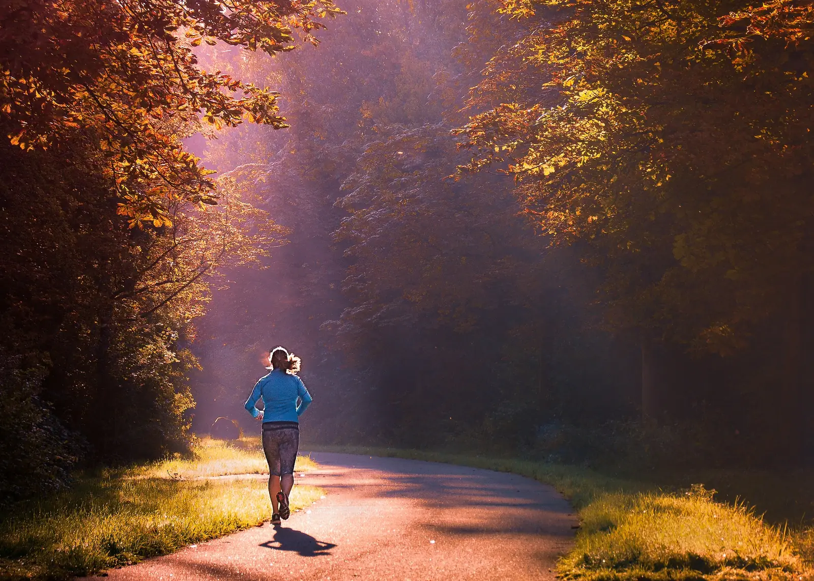 Runner all'alba: correre al mattino presto